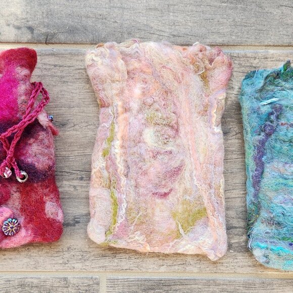 Hand felted super fine wool, new, cellphone cover. - Picture 2 of 4